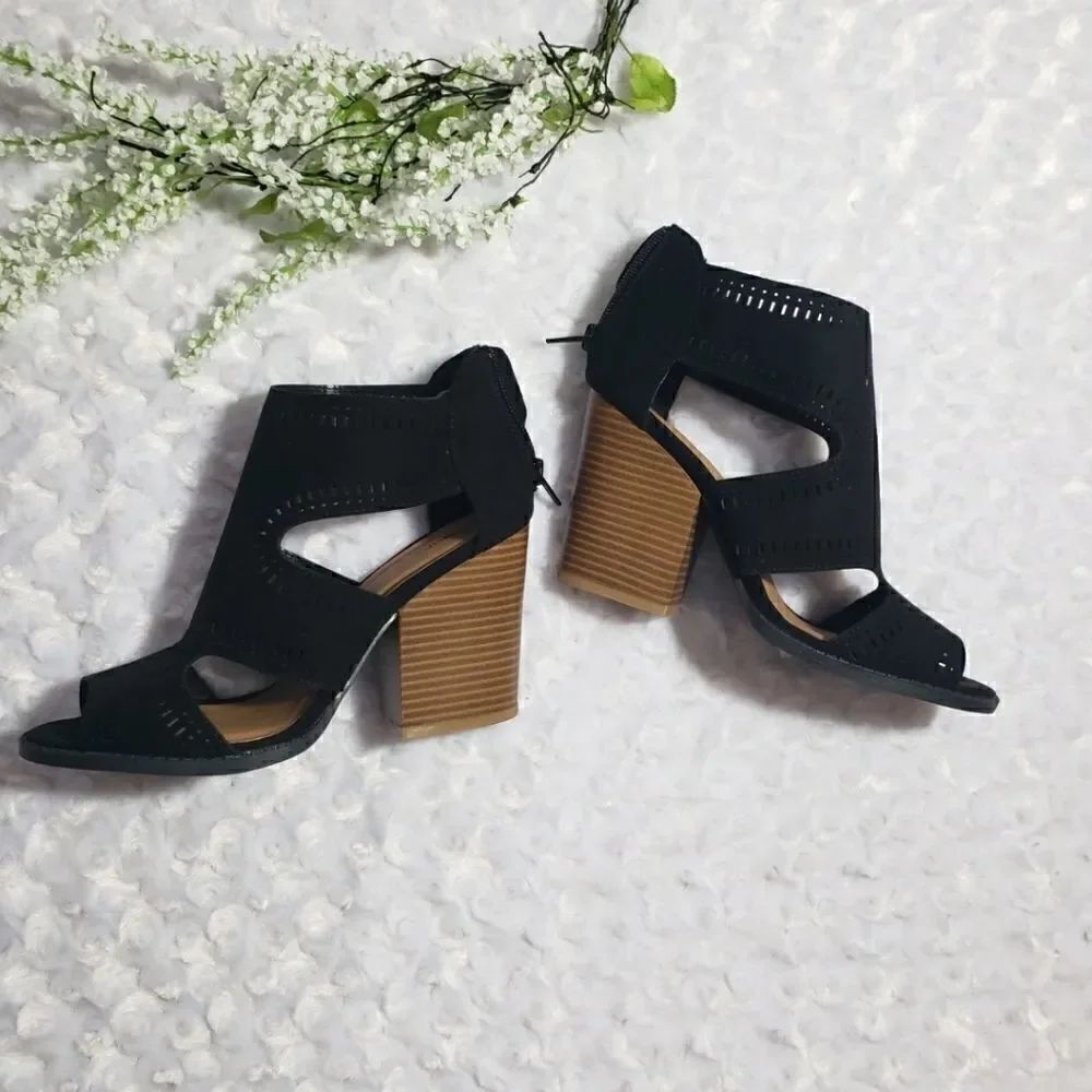 Maurices size 7 heeled bootie - Picture 1 of 2